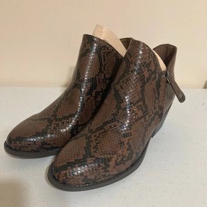 Women’s ankle booties‎